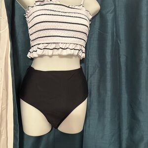 Source Unknown Black and White Ruffled Swim Set